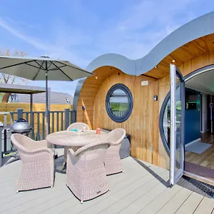 Hollins Farm - Dog Friendly, Self Catering Lodge Knaresborough